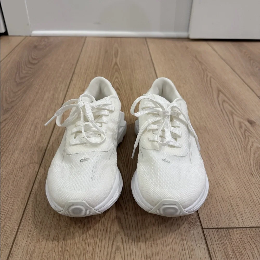 ALO Runner White Sneakers Womens Size 6.5 - Picture 4 of 16